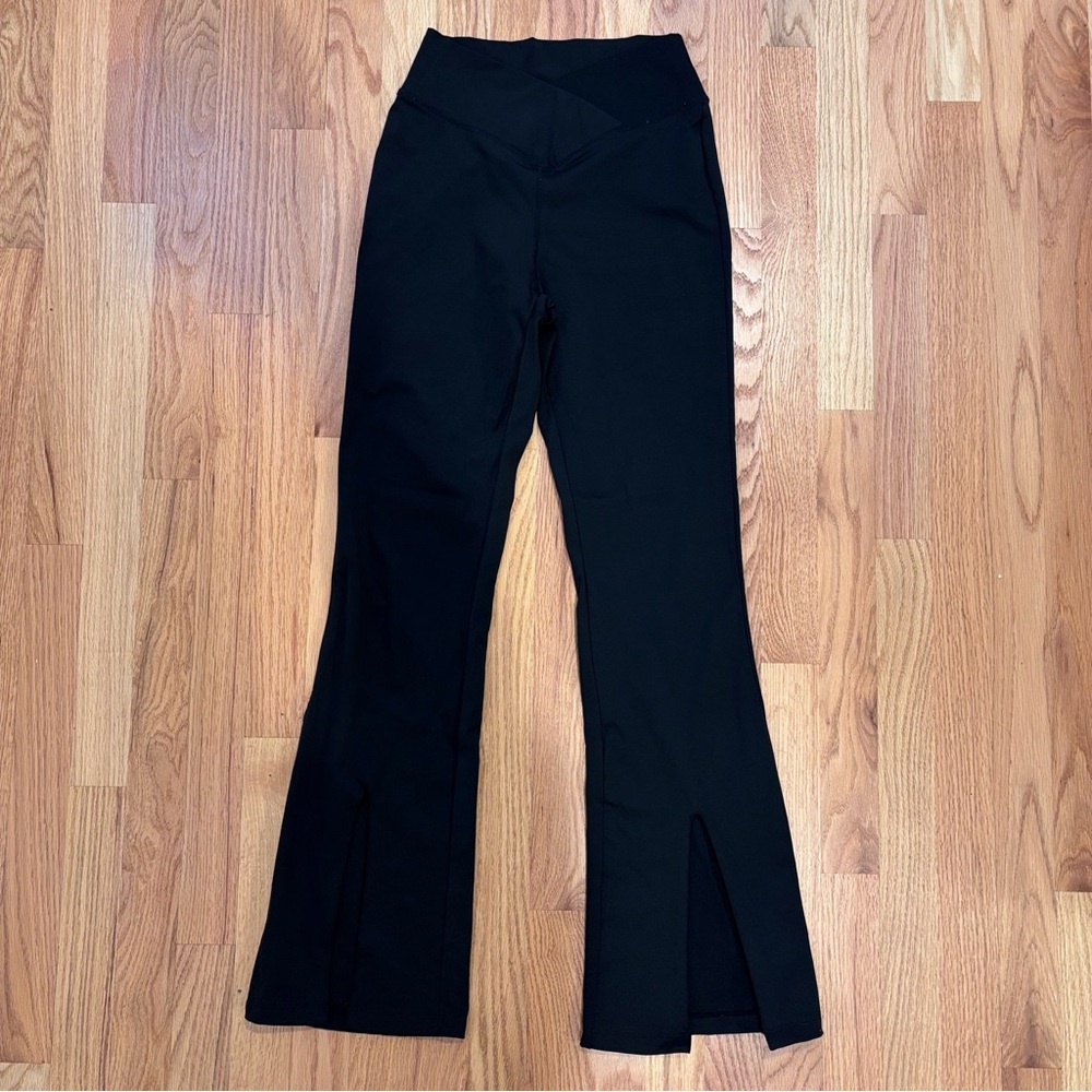 SOLD OUT Esobo Classic Viral Crossover Flare Yoga Pants Black Sz S